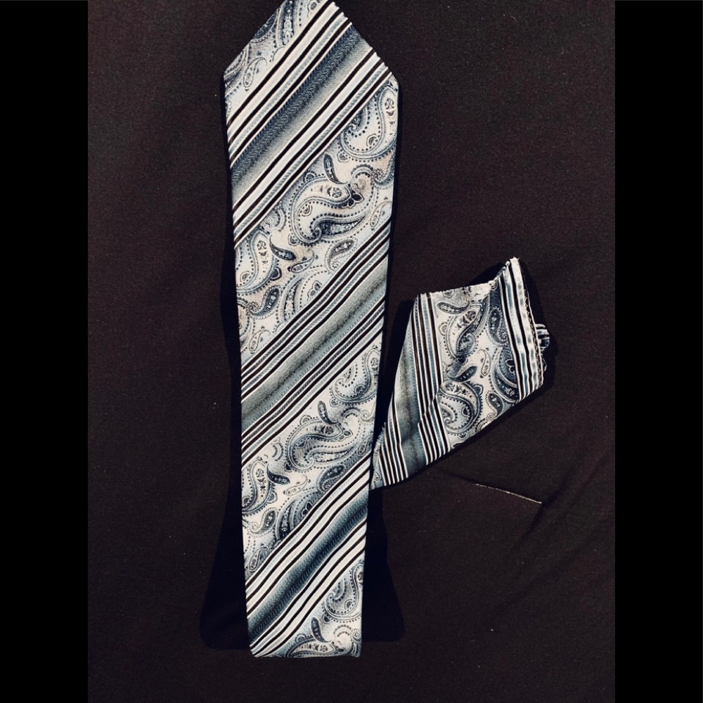 Men’s 52 inch  sky blue black and white tie.